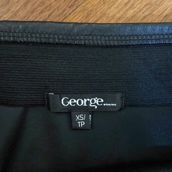 Black faux leather pencil skirt - Picture 3 of 3